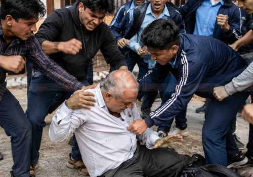 विद्यार्थीलाई अपशब्द बोलेको आरोपमा प्रधानाध्यापकलाई कुटपिट