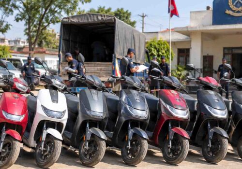 भन्सार छली नेपाल भित्र्याइएका १० भारतीय इलेक्ट्रिक स्कुटर वीरगञ्जमा बरामद