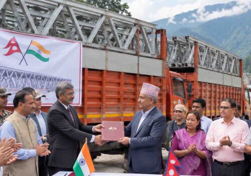 भोटेकोशी बाढीपछि भारतद्वारा नेपाललाई तीन बेलिब्रिज हस्तान्तरण