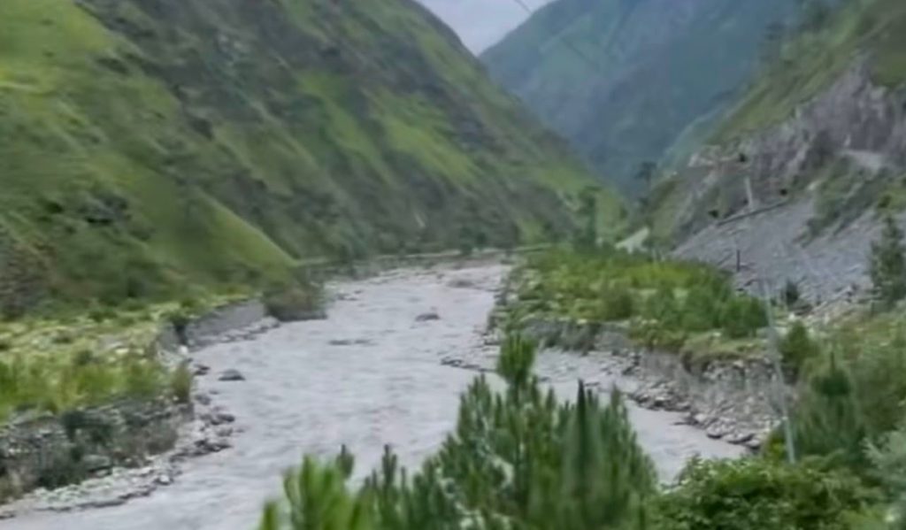 पहिरो पन्छाएपछि भेरी करिडोर सडक पुनः सञ्चालनमा