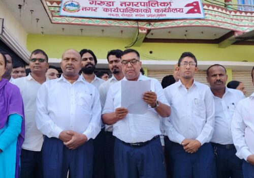 १३ बुँदे माग राख्दै गरुडा नगरपालिकाका कर्मचारीले दिए ७ दिने अल्टिमेटम