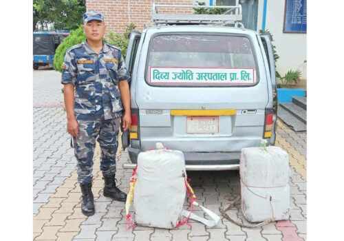 ६० किलो गाँजासहित अस्पतालको भ्यान नियन्त्रणमा, चालक फरार