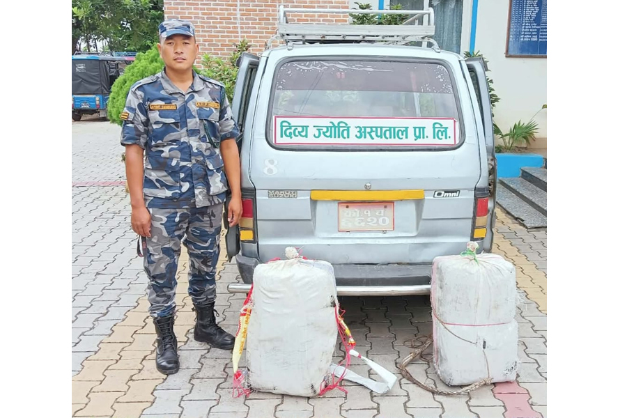 ६० किलो गाँजासहित अस्पतालको भ्यान नियन्त्रणमा, चालक फरार
