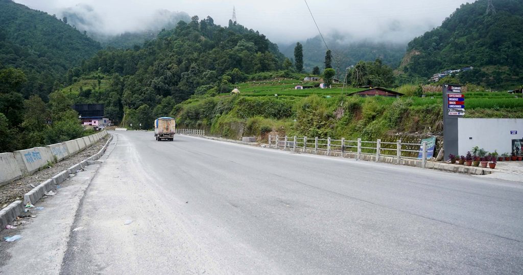 पृथ्वी राजमार्गमा आज रातिदेखि भोलि बिहानसम्म सवारी रोक