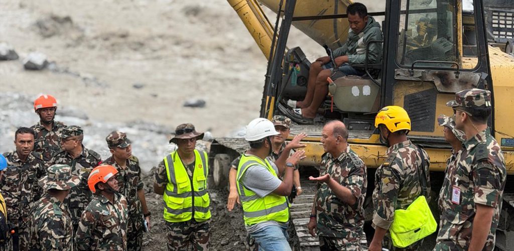 टनेलमा फसेकाको उद्धारस्थलमा पुगे प्रधानसेनापति सिग्देल