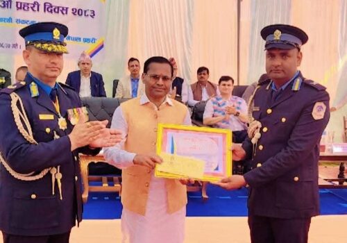 ७१ औं प्रहरी दिवस: धनुषाका प्रहरी निरीक्षक अरबिन्द कुमार साह मधेश प्रदेश प्रहरी अन्तर्गत ‘उत्कृष्ट अनुसन्धानकर्ता’ घोषित