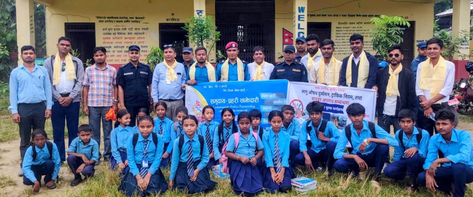 विद्यालयमै पुगेर प्रहरीले दियो लागुऔषध दुर्व्यसन र साइबर अपराधविरुद्धको शिक्षा
