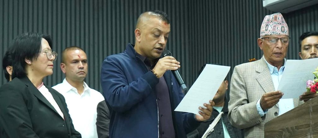 कांग्रेस सभापति बनेपछि गगन थापाले लिए शपथ