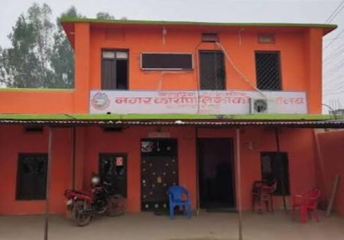कटहरिया नगरपालिकाका प्रमुख प्रशासकीय अधिकृत खाता खोलेर फरार भएको नगर प्रमुखको आरोप, सेवाग्राही मारमा