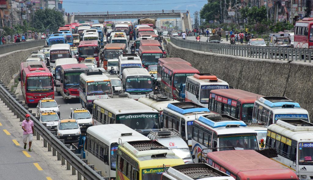 देशभरका सवारीसाधनबाट सरकारले वर्षमा कति उठाउँछ कर?