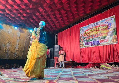 रौतहटमा झिझिया नृत्यको मौलिकता हराउँदै, भोजपुरी गीतमा नृत्य प्रस्तुत गरिएको भन्दै चौतर्फी आलोचना