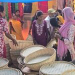 छठ पर्व नजिकिएसंगै रौतहटका बजारमा चहलपहल बढ्यो, बांसका सामग्रीको किनमेल सुरु