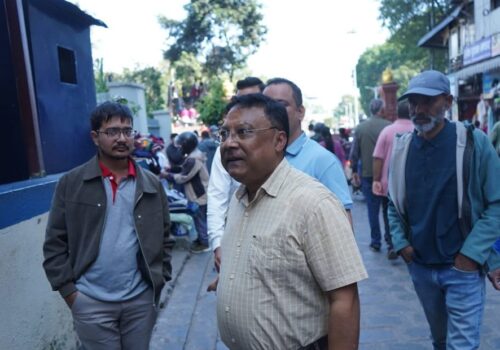 किशोर श्रेष्ठलाई लिन प्रहरी घरमै पुगेपछि उठ्यो प्रश्न