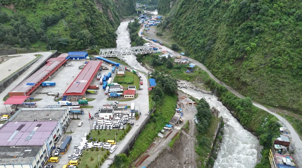 चीनसँगका तीनवटै व्यापारिक नाका बन्द, आयात–निर्यात प्रभावित