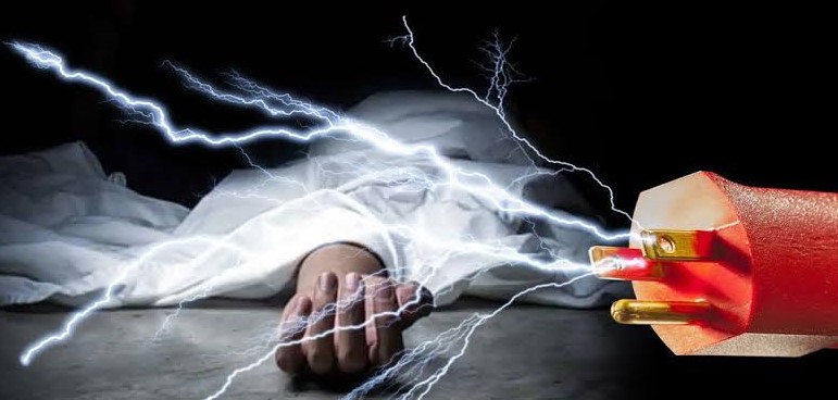 फ्रिज सफा गर्ने क्रममा करेन्ट लागेर महिलाको घटनास्थलमै मृत्यु
